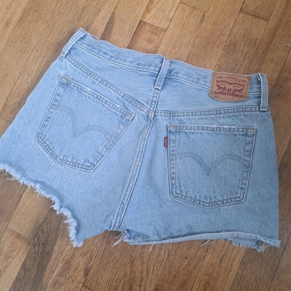 Levi's 501 Jean Shorts Denim Size 29 Womens Distressed Cut Off Light Wash FLAWED